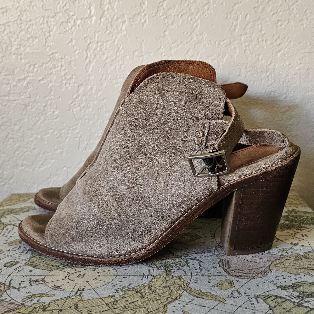 FRYE taupe suede open toe‎ comfy heels size 7B
